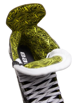 Bauer Vapor X3.5 Intermediate Roller Skates -Hockey Boutique 1060231 RH Vapor X3.5 Skate 0525 clipped