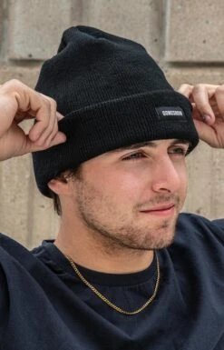 Gongshow Pre-Game Black Toque -Hockey Boutique toqueslifestyle 2 555x 4c098b15 4198 4f4b 9d7f bd10e0b95b88